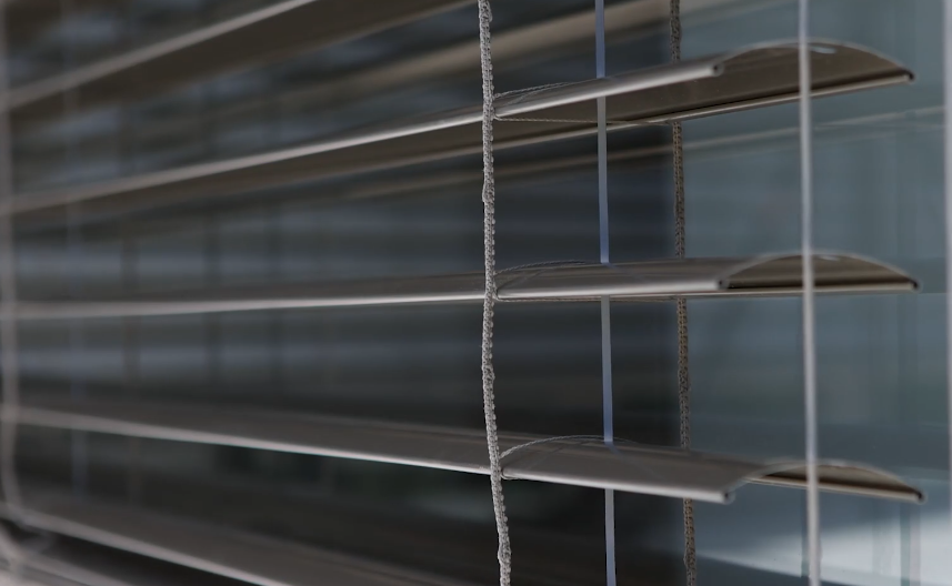 Venecianas exteriores BSO Bandalux en fachada moderna